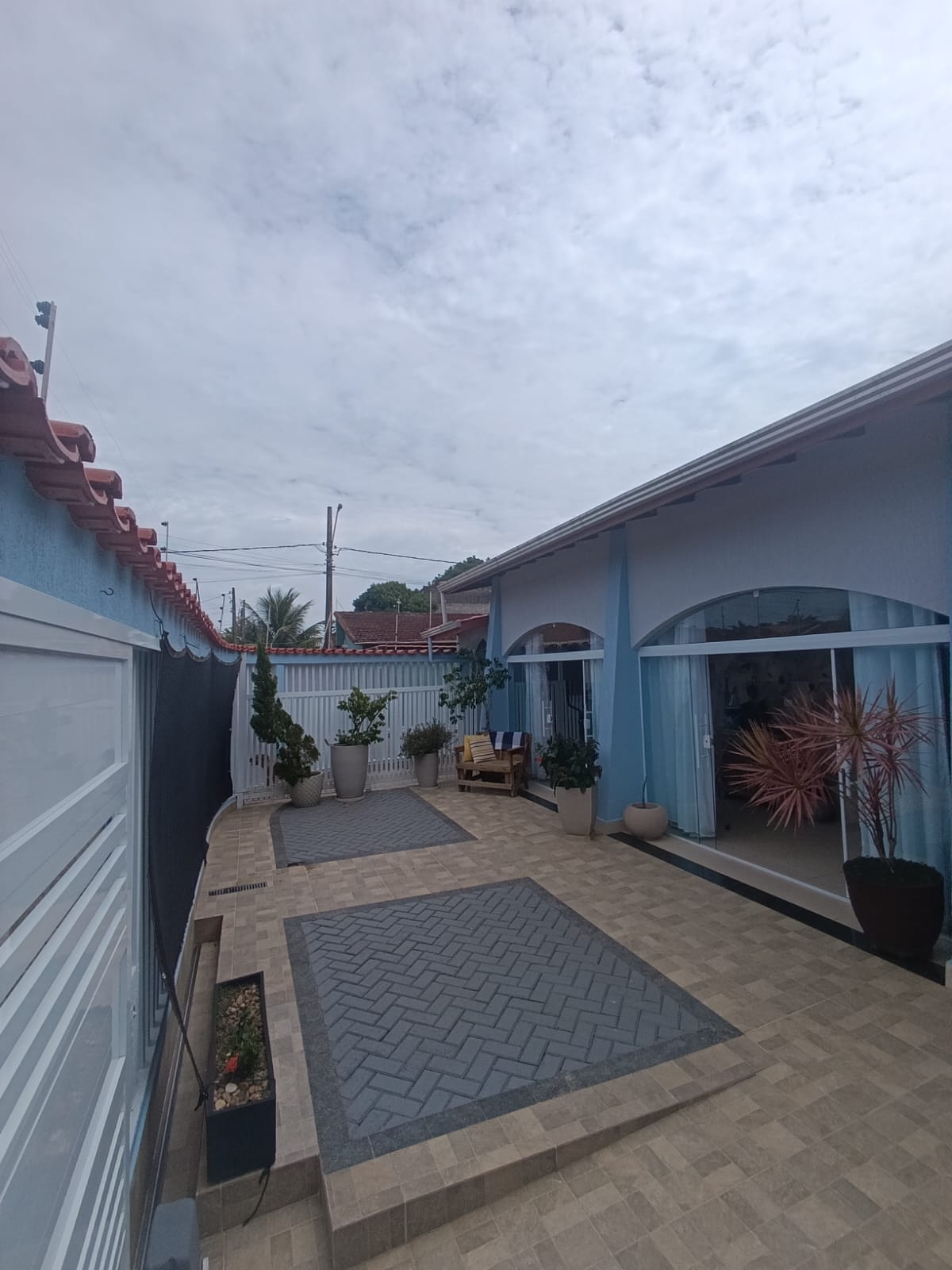 CAS261358 Casa de Esquina no Suarão Itanhaém – 03 Dormitórios com Edícula e Móveis Planejados