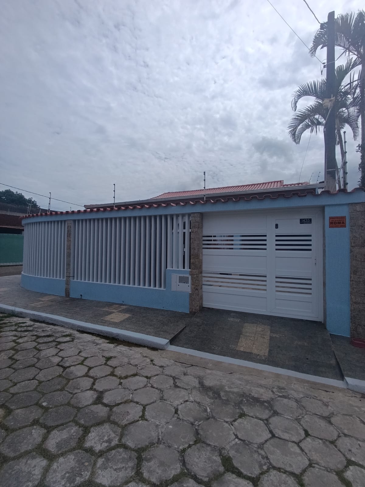 CAS261358 Casa de Esquina no Suarão Itanhaém – 03 Dormitórios com Edícula e Móveis Planejados