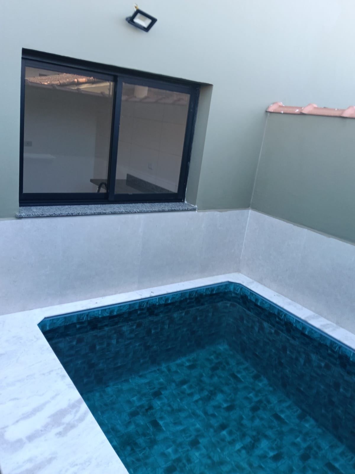 CAS261359 Sobrado Novo no Cibratel 2 Itanhaém – 02 Suítes com Piscina e Cascata