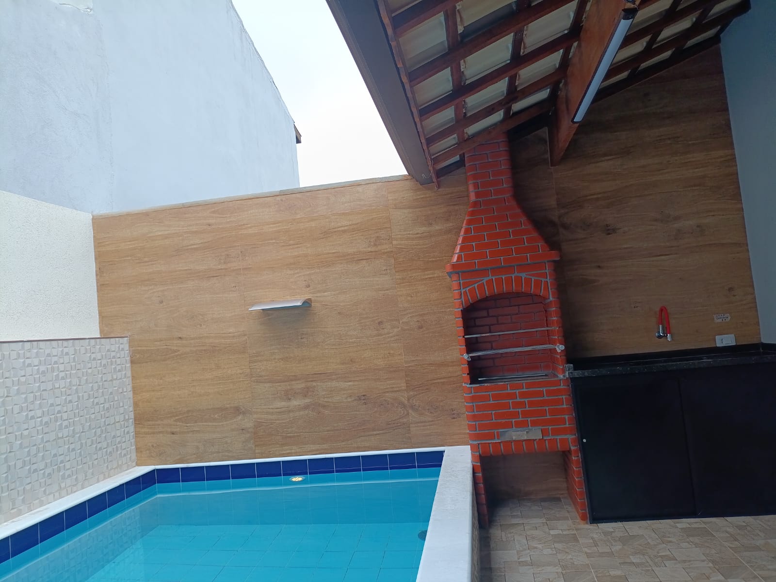 CAS261367 Casa Nova no Nova Itanhaém – 02 Dormitórios com Piscina e Acabamento Premium