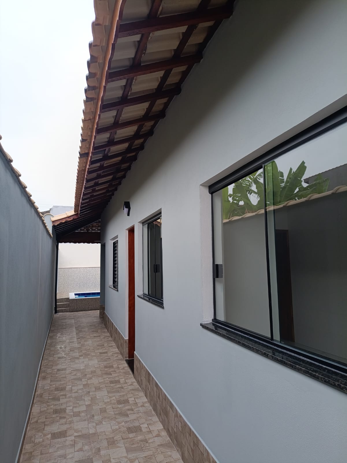 CAS261367 Casa Nova no Nova Itanhaém – 02 Dormitórios com Piscina e Acabamento Premium