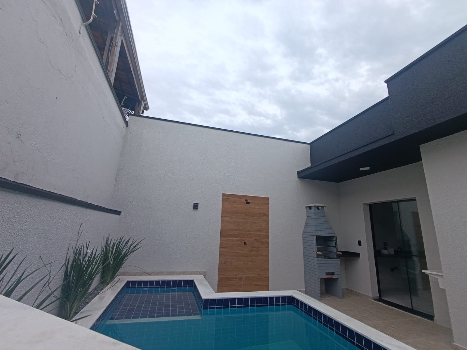 CAS261373 Casa em Condomínio Fechado à Venda em Itanhaém – Frente Mar com Piscina