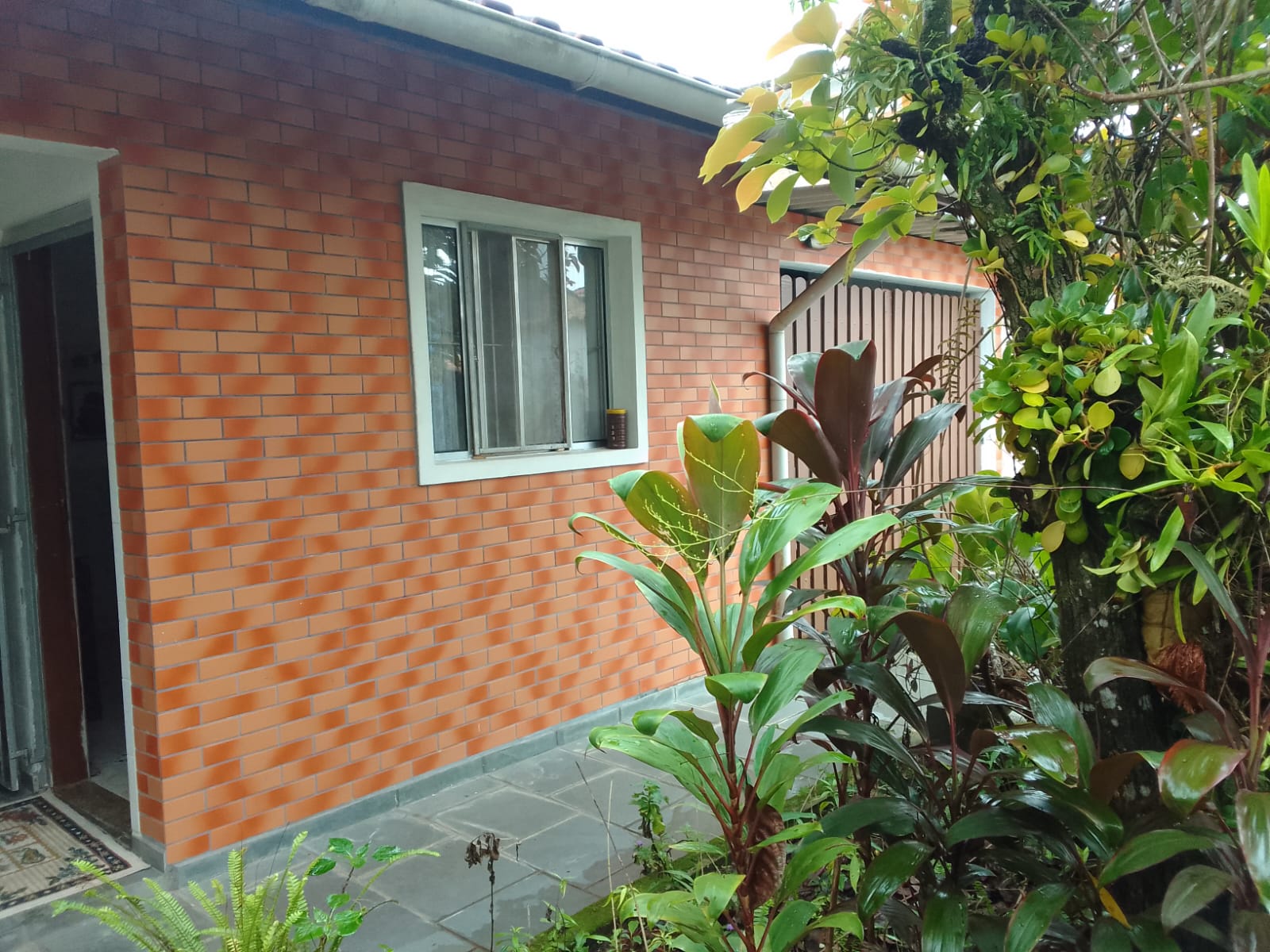 CAS261380 Casa Mobiliada à Venda em Itanhaém – 02 Dormitórios com Piscina de 9 Metros