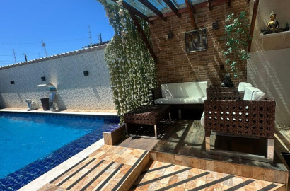 CAS261380 Casa Mobiliada à Venda em Itanhaém – 02 Dormitórios com Piscina de 9 Metros