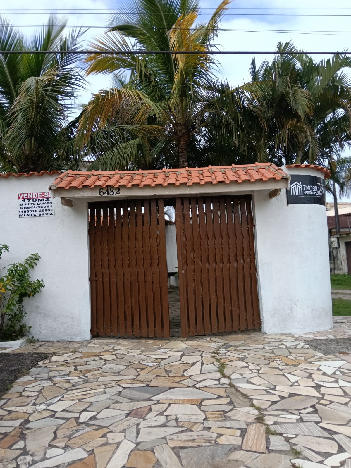 CAS261386 Casa de Alto Espaço em Itanhaém – 05 Suítes e 07 Vagas de Garagem