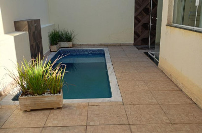 CAS261390 Sobrado em Condomínio em Itanhaém – 02 Suítes Planejadas com Piscina