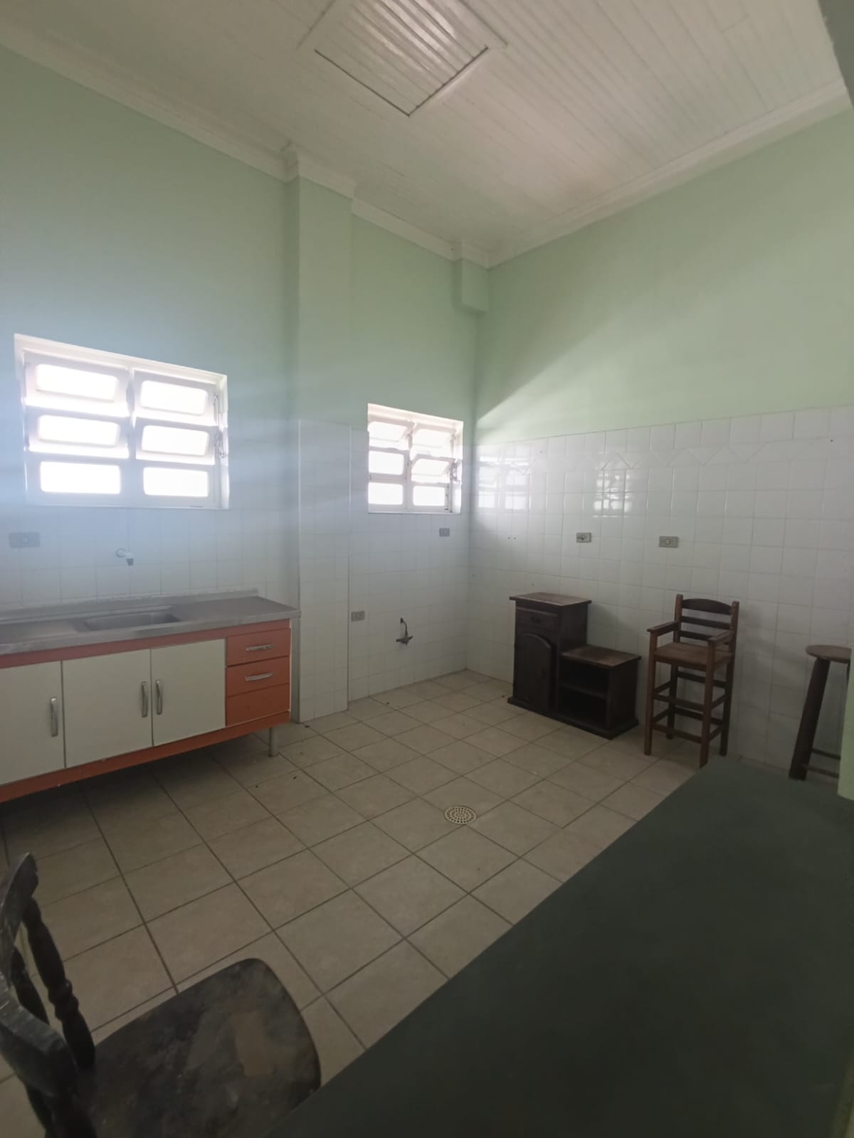 CAS261396 Hotel Pousada à Venda no Centro do Suarão Itanhaém – 24 Apartamentos e Piscina