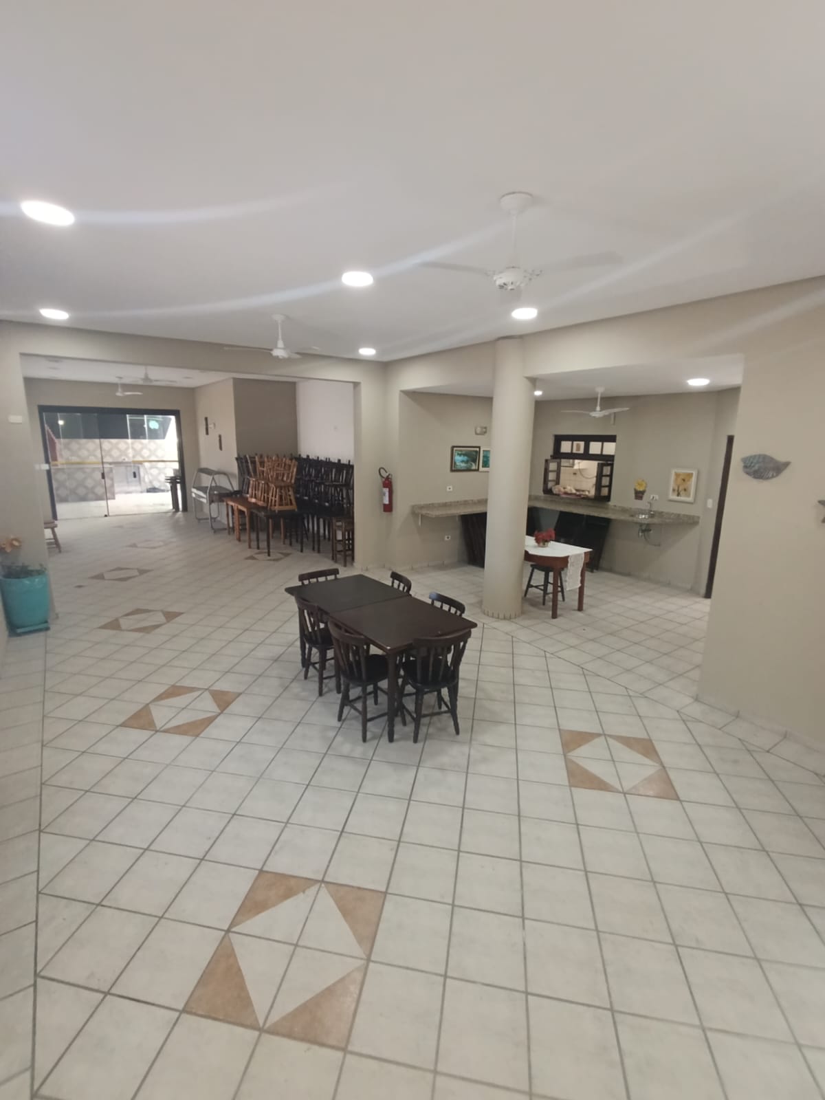 CAS261396 Hotel Pousada à Venda no Centro do Suarão Itanhaém – 24 Apartamentos e Piscina