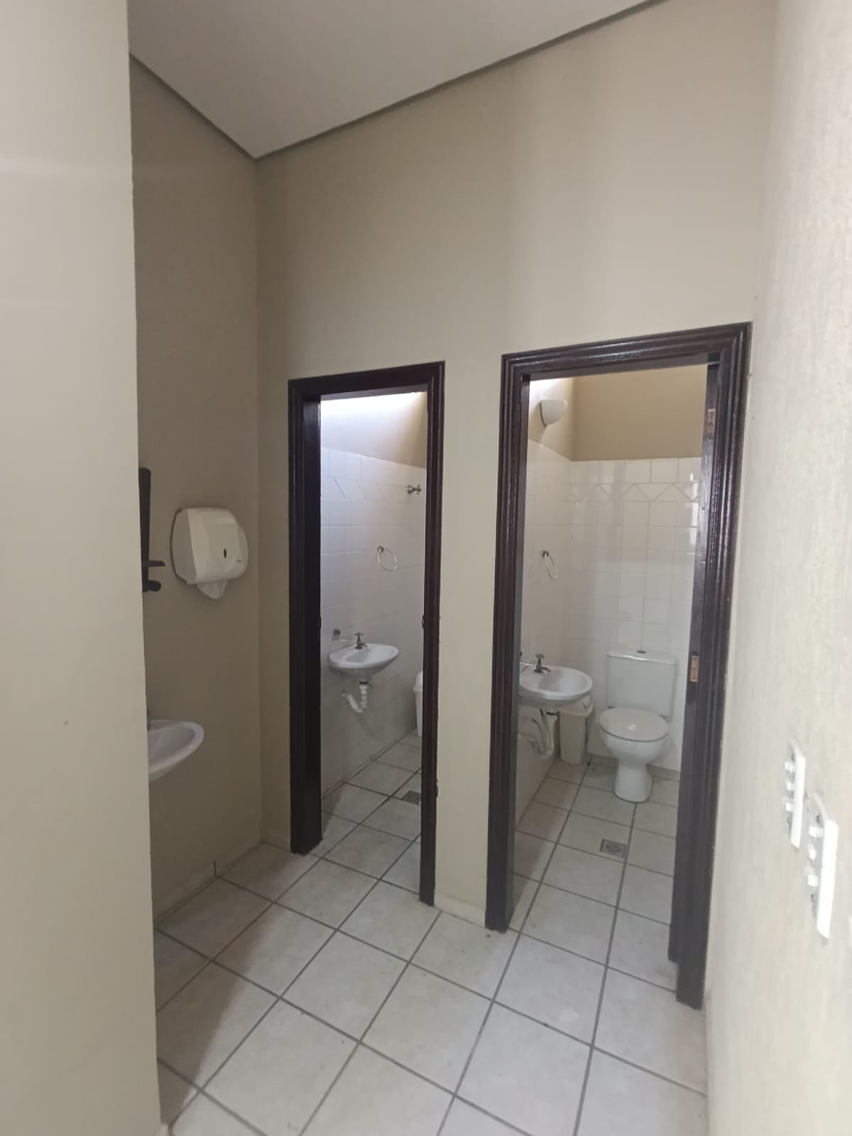 CAS261396 Hotel Pousada à Venda no Centro do Suarão Itanhaém – 24 Apartamentos e Piscina