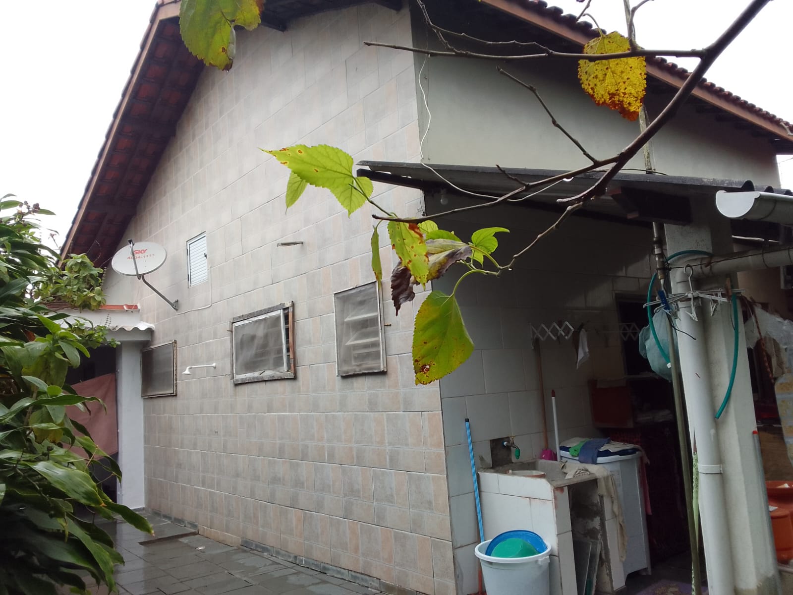 CAS261398 Casa de Terreno Inteiro em Itanhaém – 02 Dormitórios e Quintal Amplo