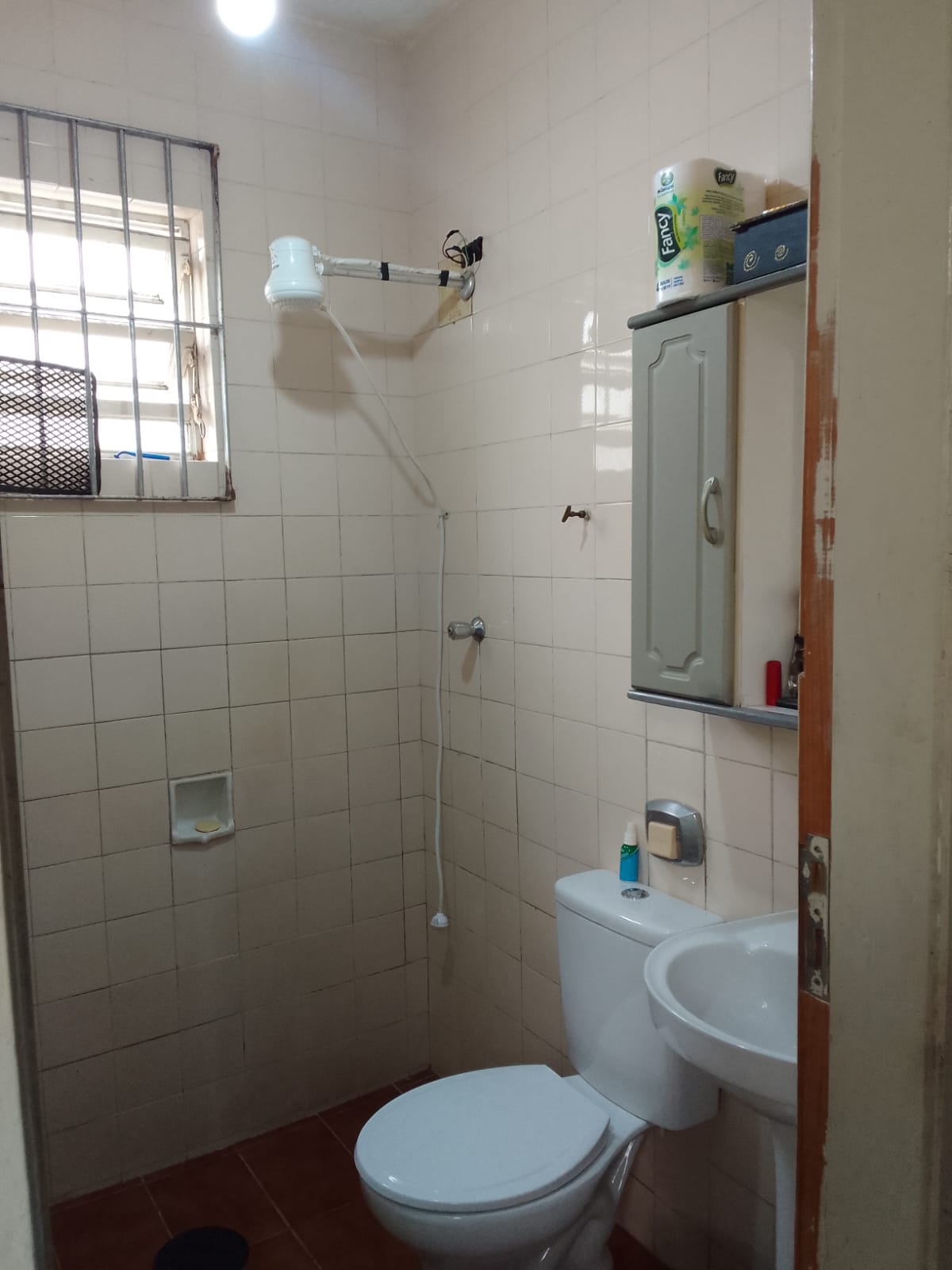 CAS261398 Casa de Terreno Inteiro em Itanhaém – 02 Dormitórios e Quintal Amplo