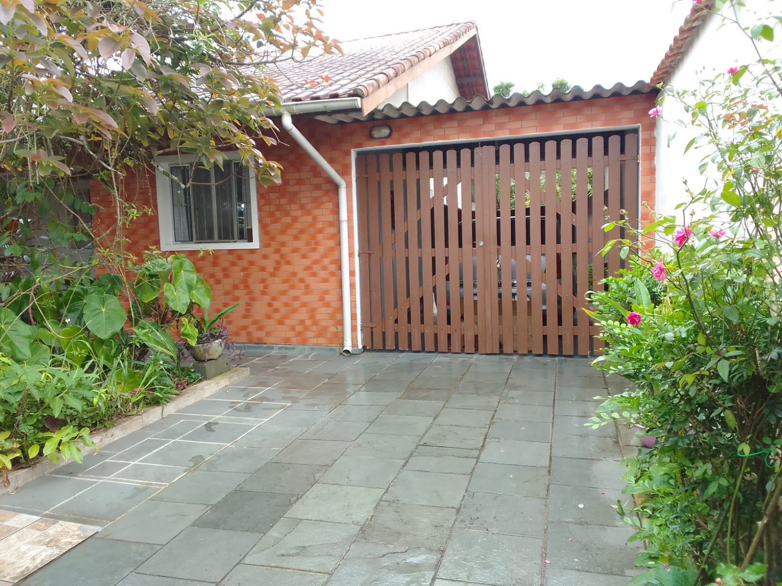 CAS261398 Casa de Terreno Inteiro em Itanhaém – 02 Dormitórios e Quintal Amplo
