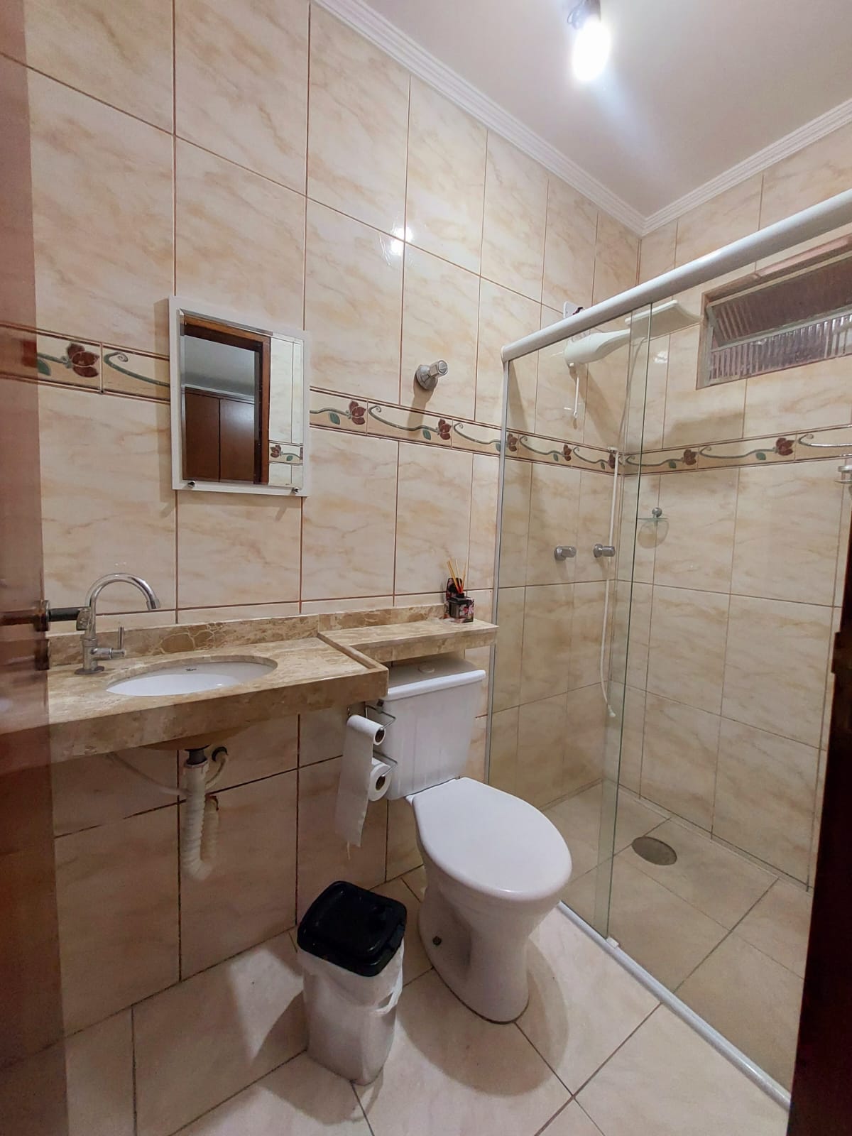 CAS261400 Casa Reformada com Piscina a 280m da Praia – Semimobiliada e com Edícula