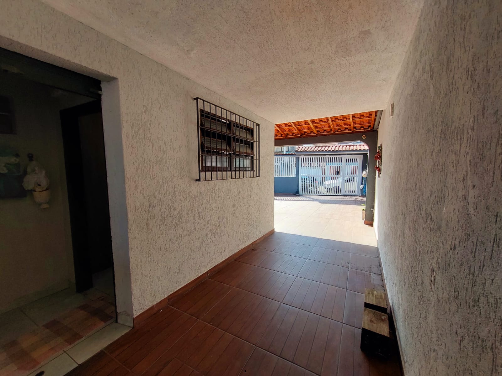 CAS261400 Casa Reformada com Piscina a 280m da Praia – Semimobiliada e com Edícula