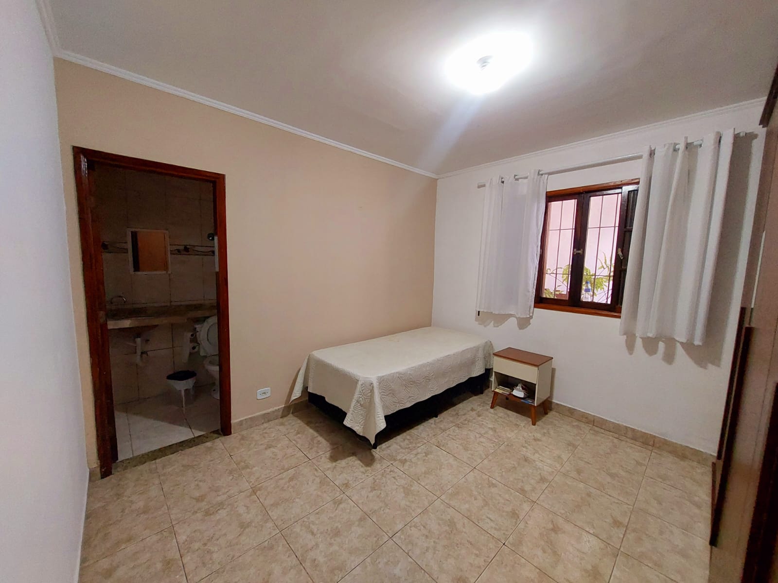 CAS261400 Casa Reformada com Piscina a 280m da Praia – Semimobiliada e com Edícula