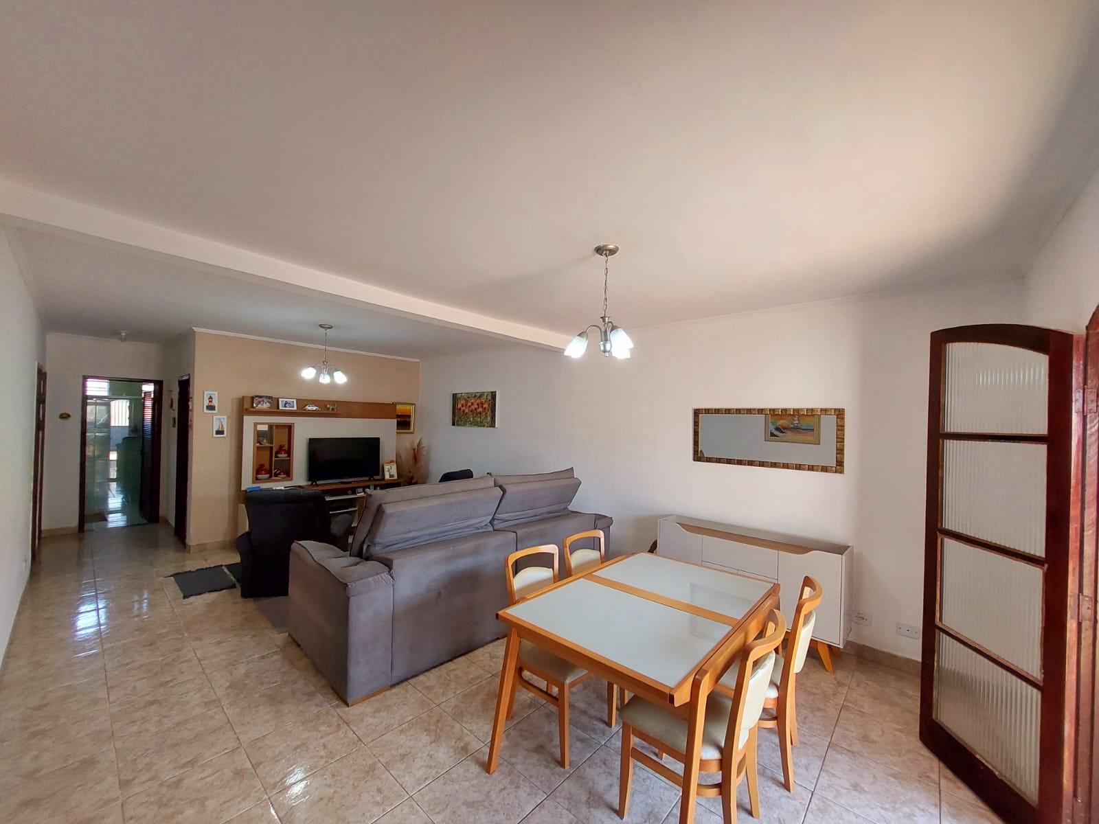 CAS261400 Casa Reformada com Piscina a 280m da Praia – Semimobiliada e com Edícula