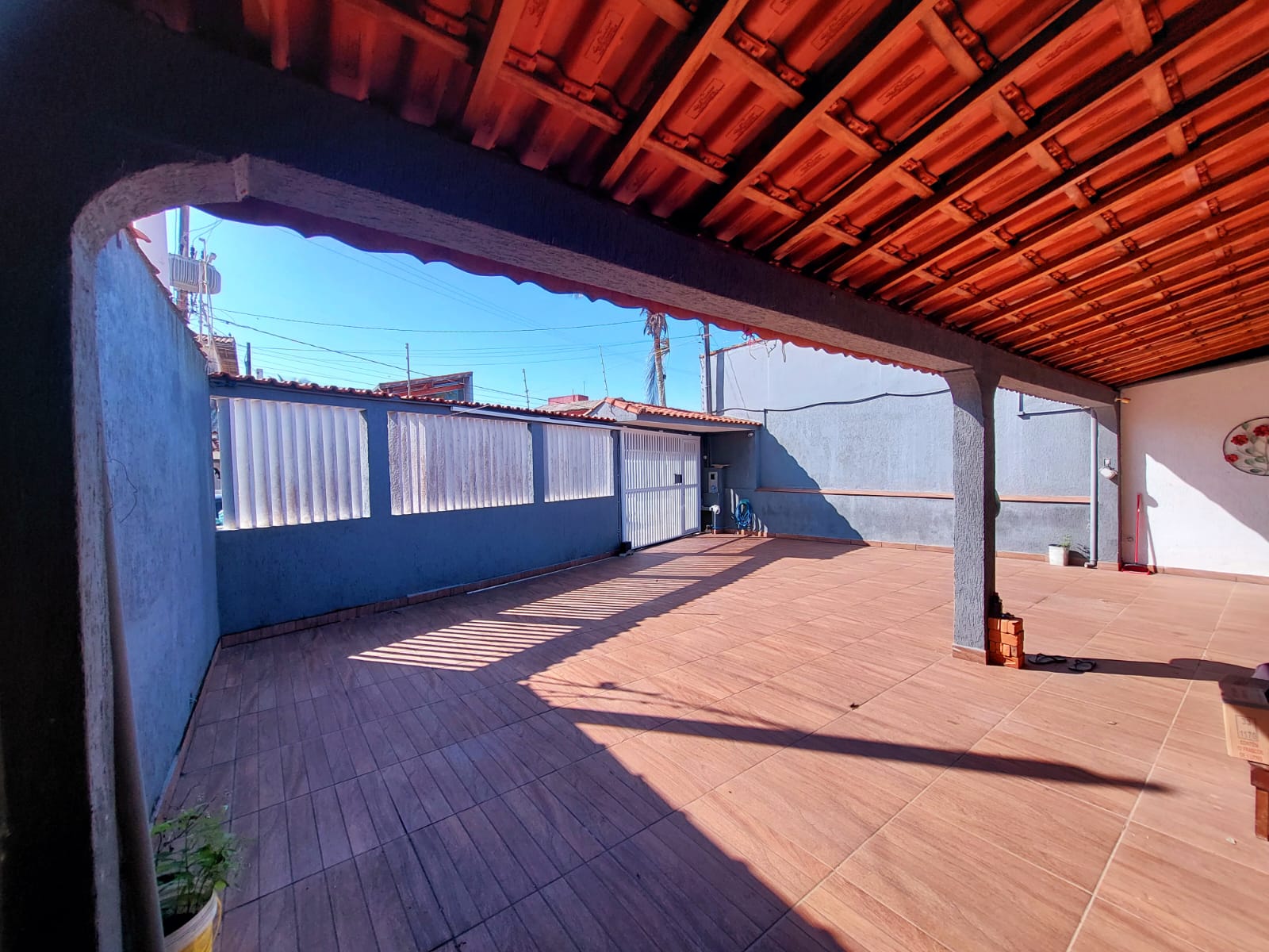 CAS261400 Casa Reformada com Piscina a 280m da Praia – Semimobiliada e com Edícula