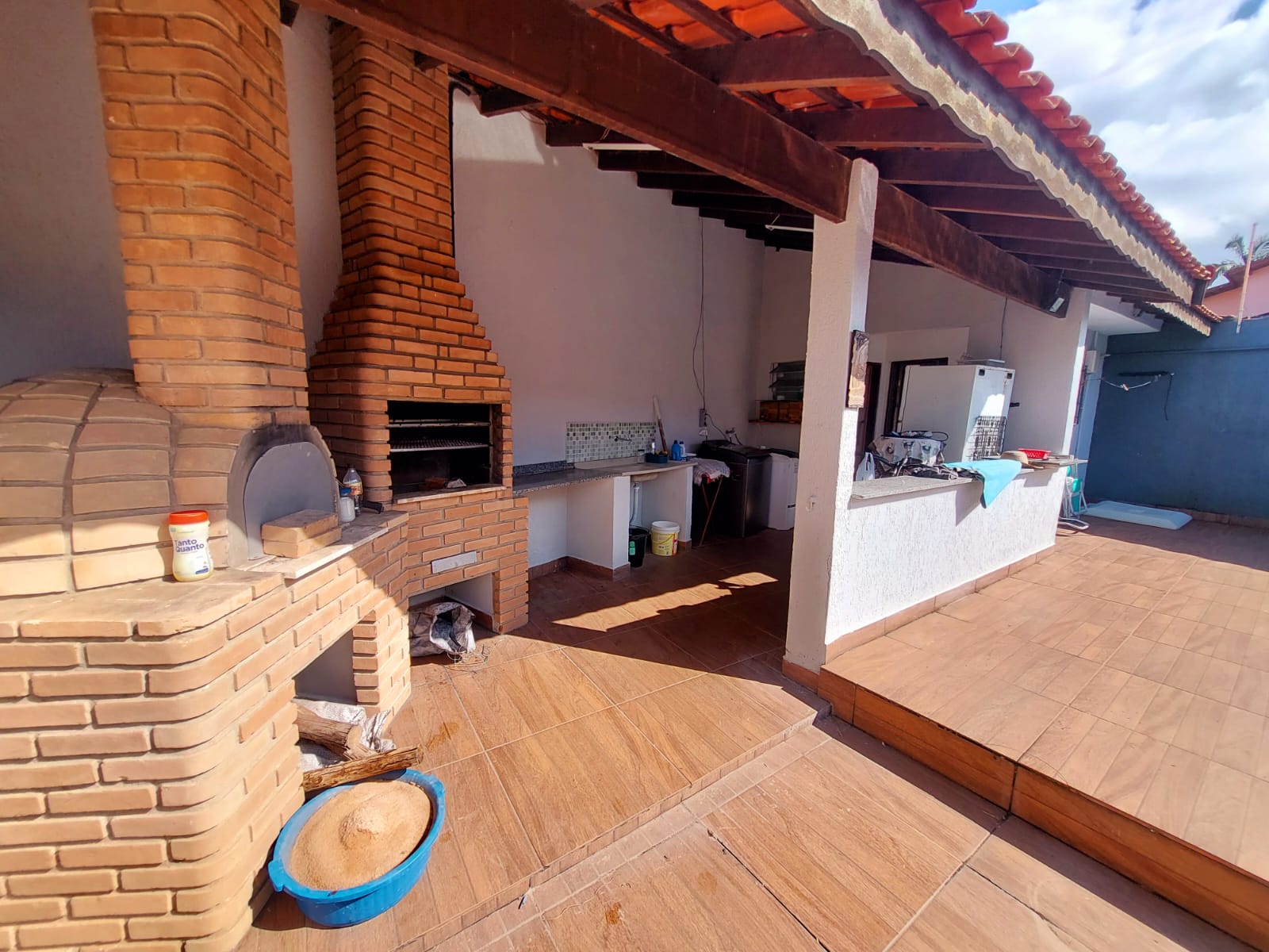 CAS261400 Casa Reformada com Piscina a 280m da Praia – Semimobiliada e com Edícula