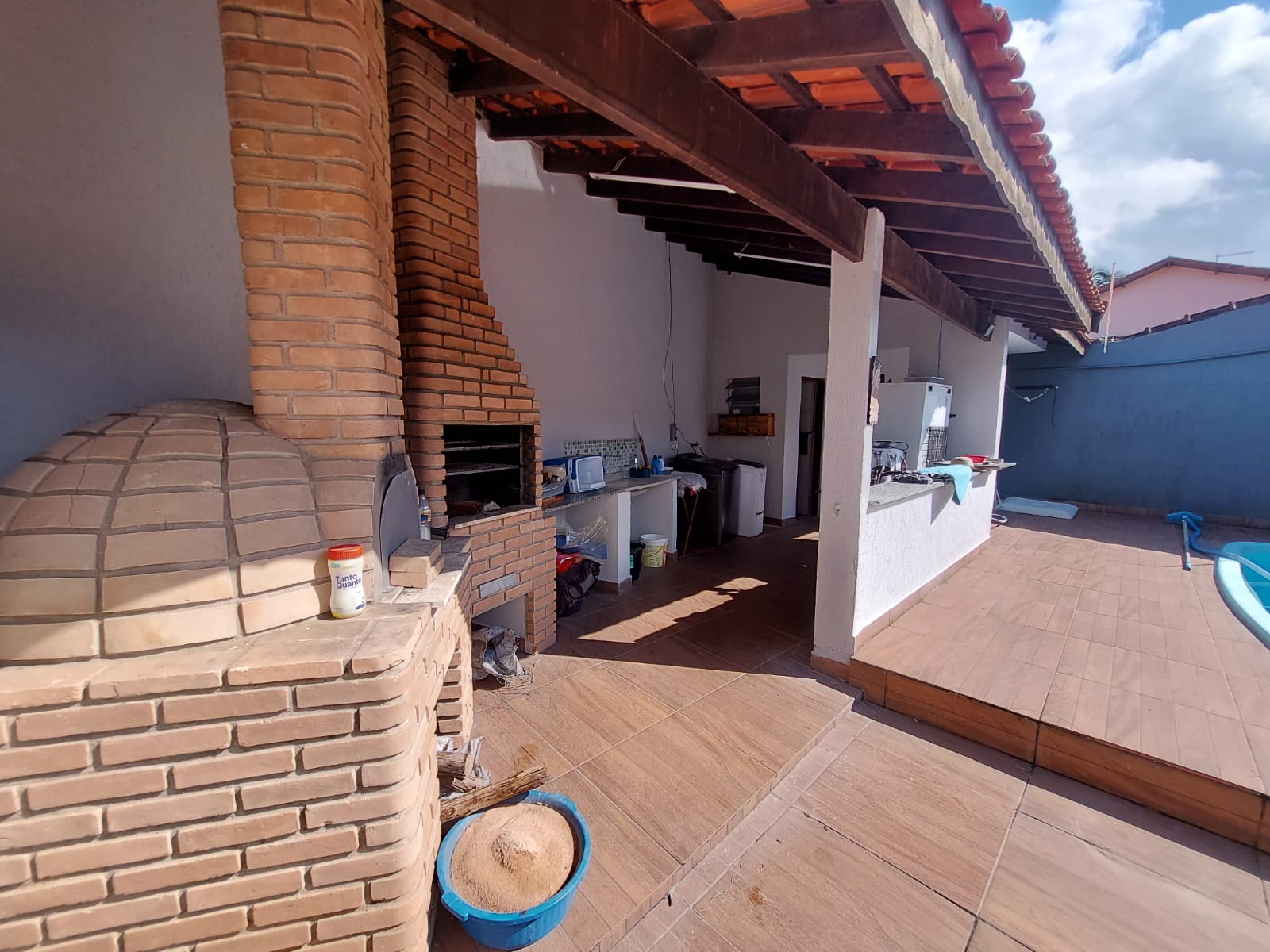 CAS261400 Casa Reformada com Piscina a 280m da Praia – Semimobiliada e com Edícula