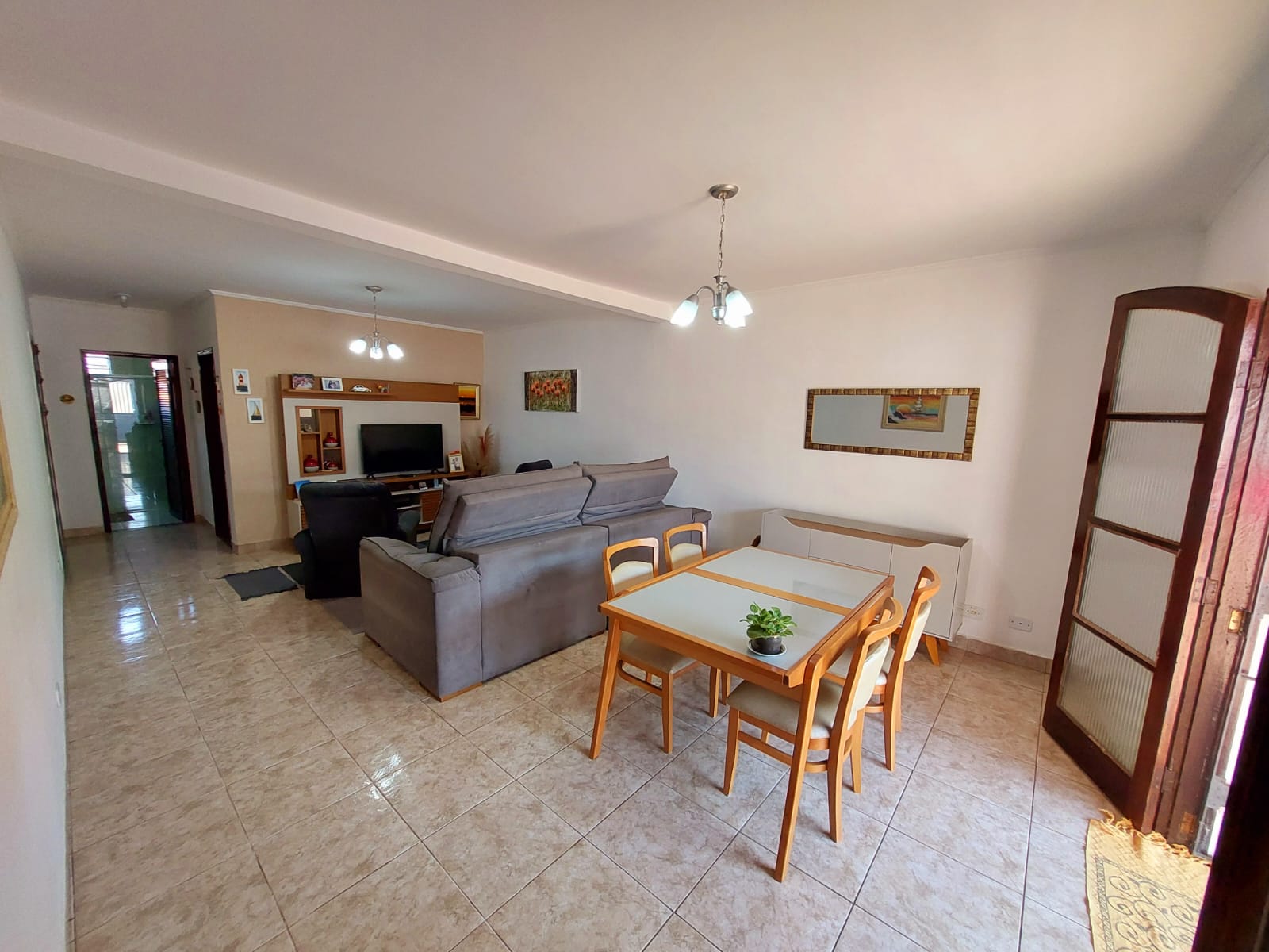 CAS261400 Casa Reformada com Piscina a 280m da Praia – Semimobiliada e com Edícula