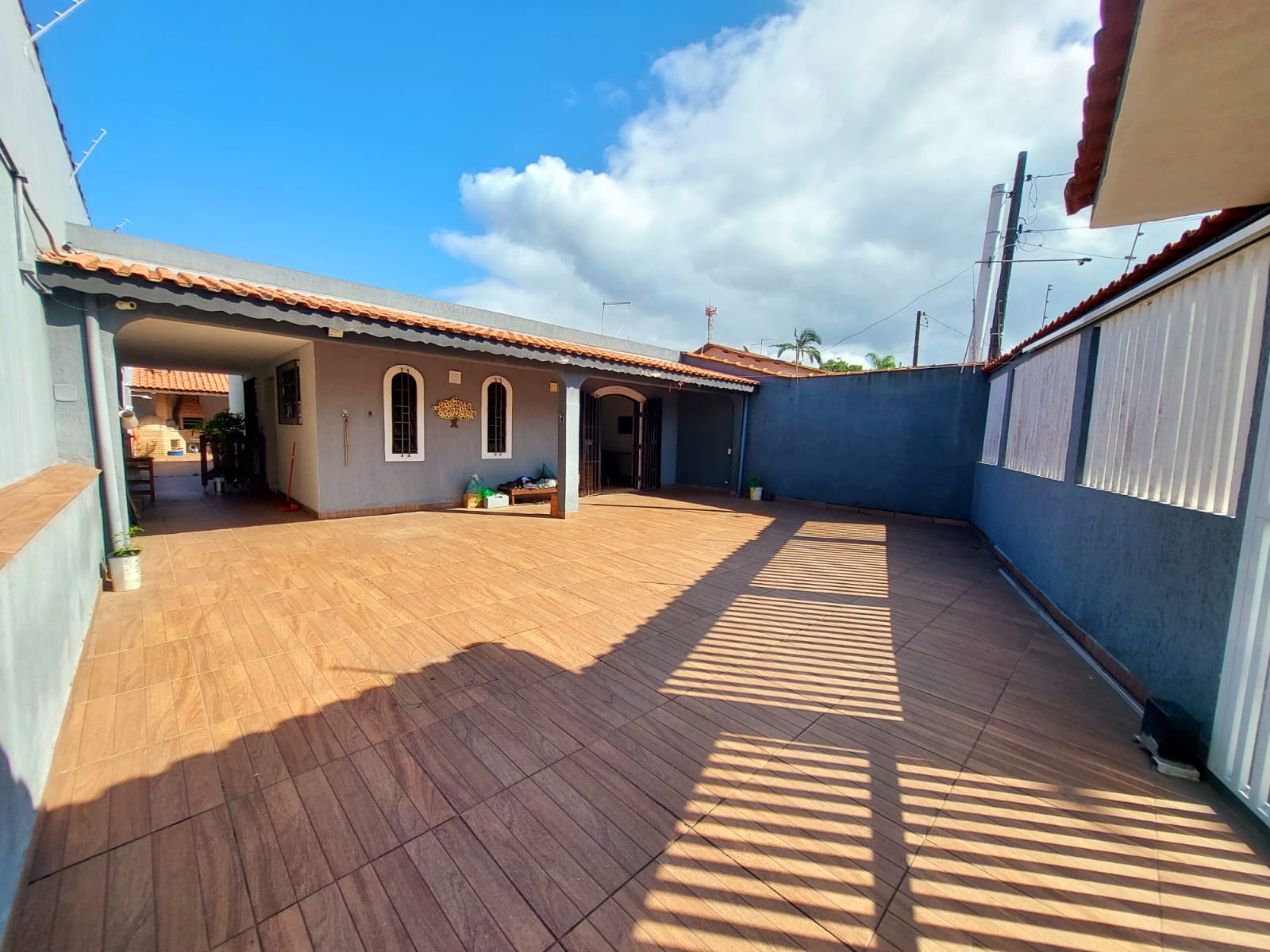 CAS261400 Casa Reformada com Piscina a 280m da Praia – Semimobiliada e com Edícula