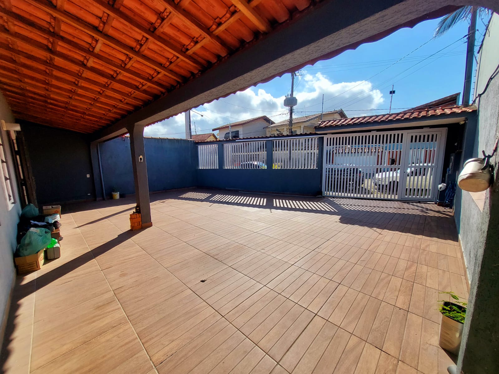 CAS261400 Casa Reformada com Piscina a 280m da Praia – Semimobiliada e com Edícula