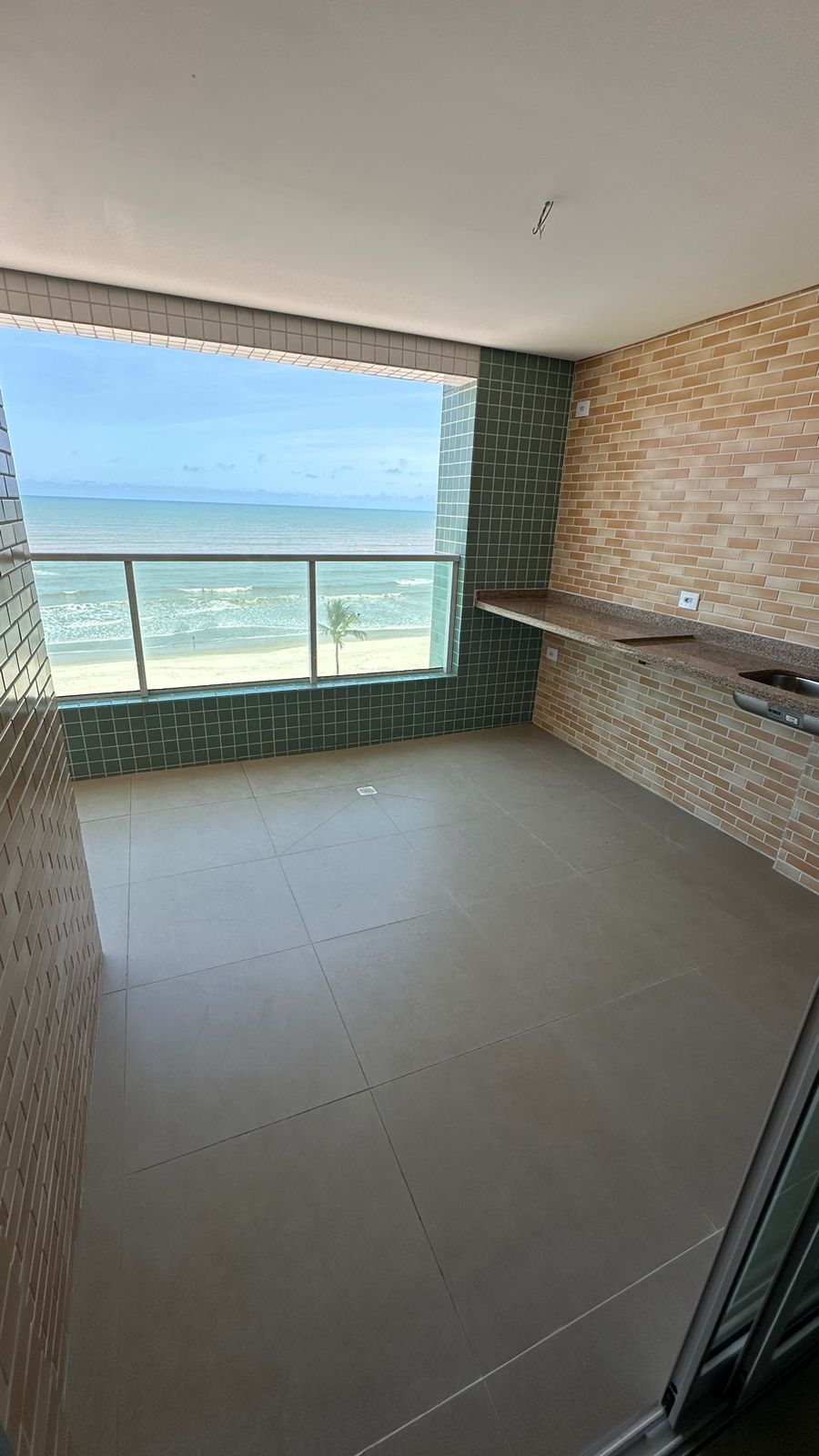 CAS261401 Apartamento Frente Mar no Condomínio Bella Vista – Andar Alto e 02 Dormitórios