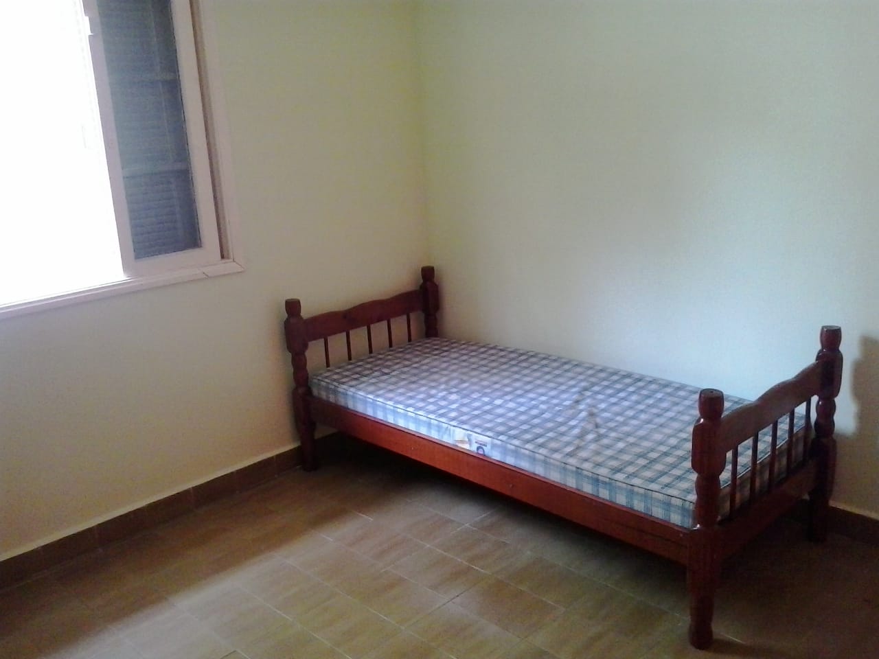 -CAS261402 Casa Térrea com 02 Salas em Itanhaém – Quintal Amplo com Espaço para Piscina