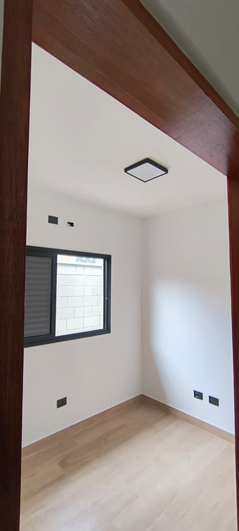 -CAS261402 Casa Térrea com 02 Salas em Itanhaém – Quintal Amplo com Espaço para Piscina