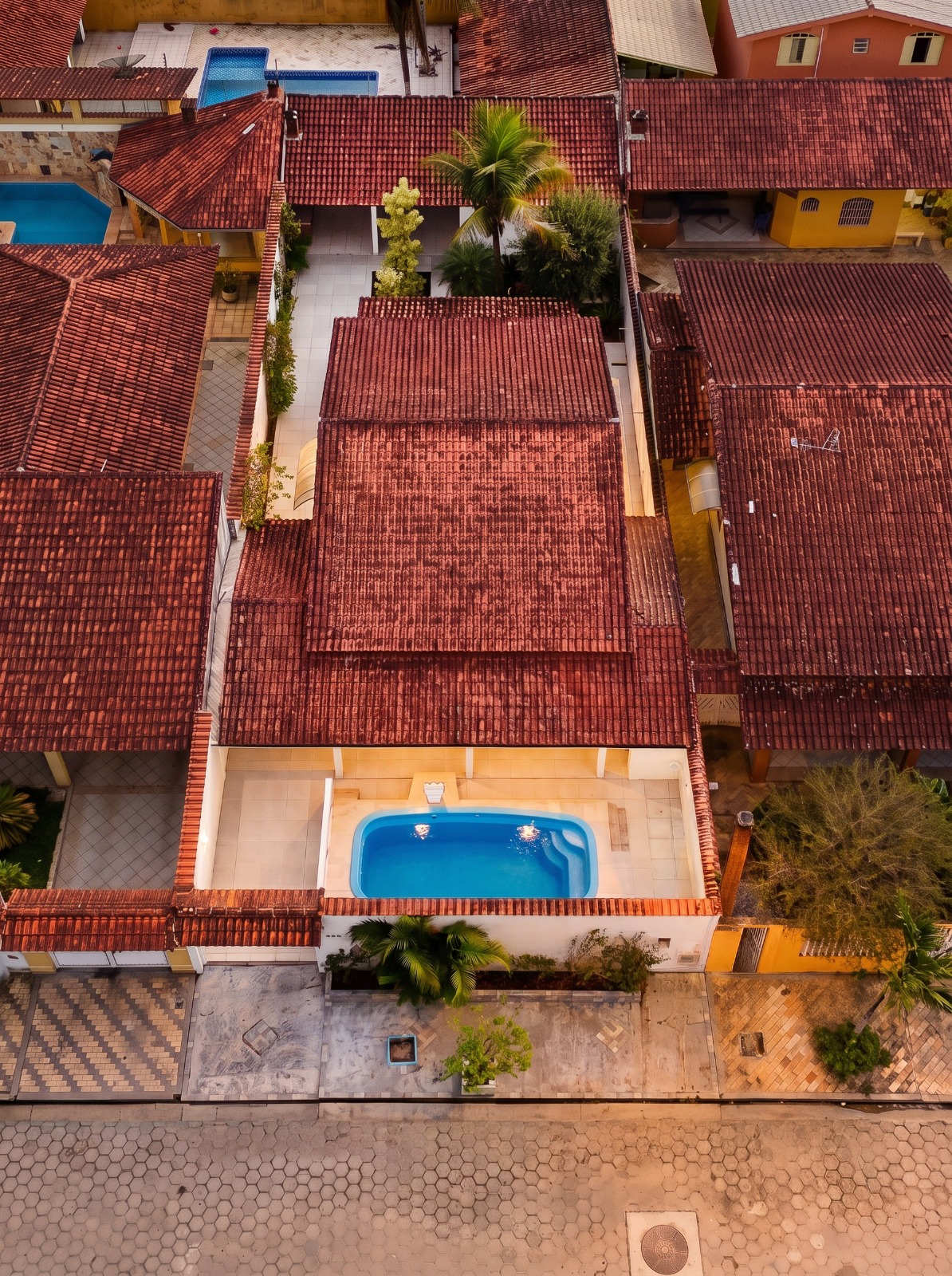 CAS261403 Casa com Piscina e Edícula no Cibratel II Itanhaém – 04 Dormitórios a 700m do Mar