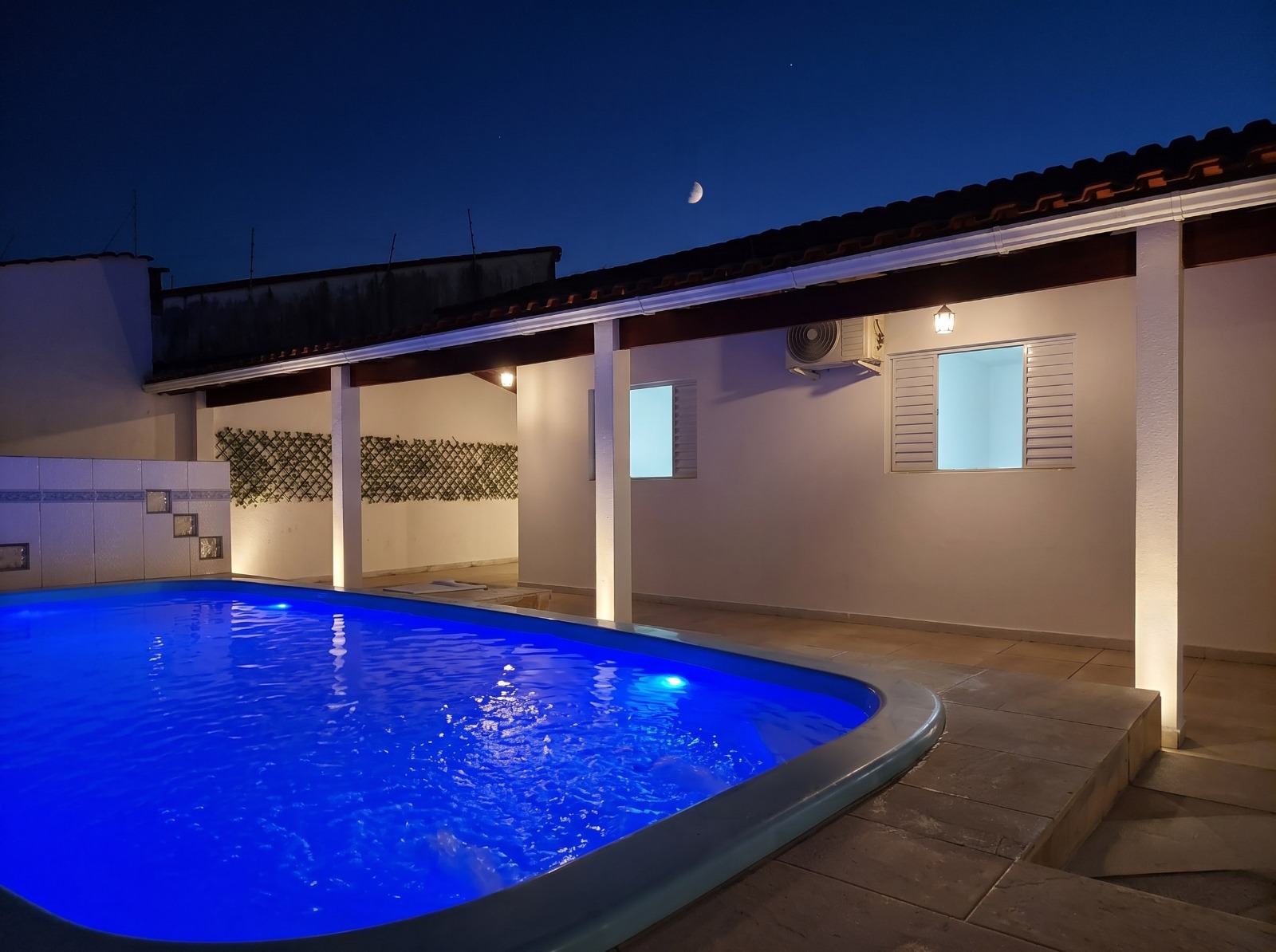 CAS261403 Casa com Piscina e Edícula no Cibratel II Itanhaém – 04 Dormitórios a 700m do Mar