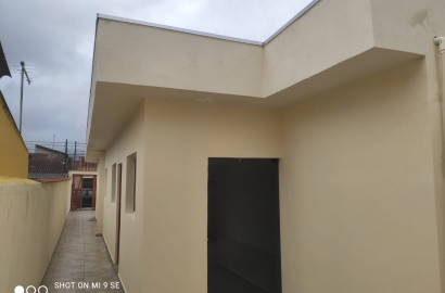 CAS261405 Casa Geminada Nova em Itanhaém por R$ 245 Mil – 02 Dormitórios com Suíte