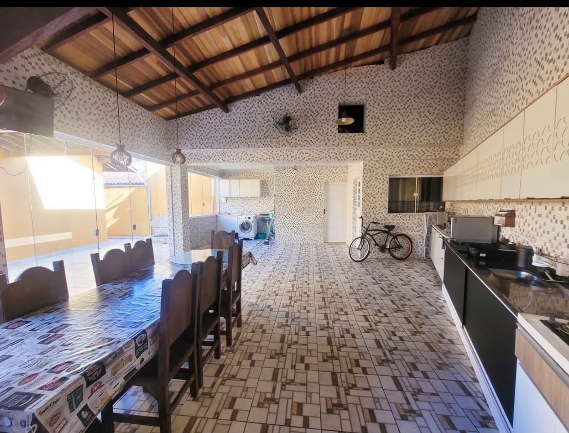 CAS261406 Casa Porteira Fechada nos Campos Elíseos Itanhaém – 05 Dormitórios com Piscina a 50m da Praia