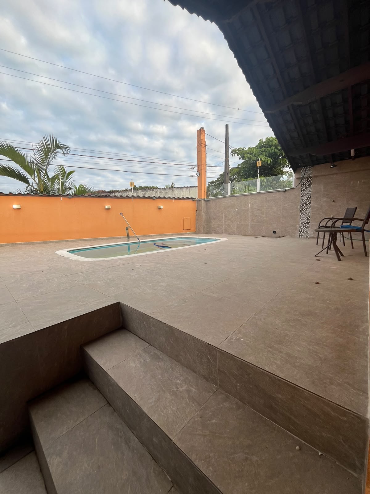 CAS261406 Casa Porteira Fechada nos Campos Elíseos Itanhaém – 05 Dormitórios com Piscina a 50m da Praia