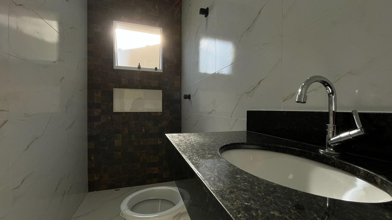 CASA NOVA EM ALTO PADRAO COM PISCINA E 02 DORMITORIOS NA PRAIA