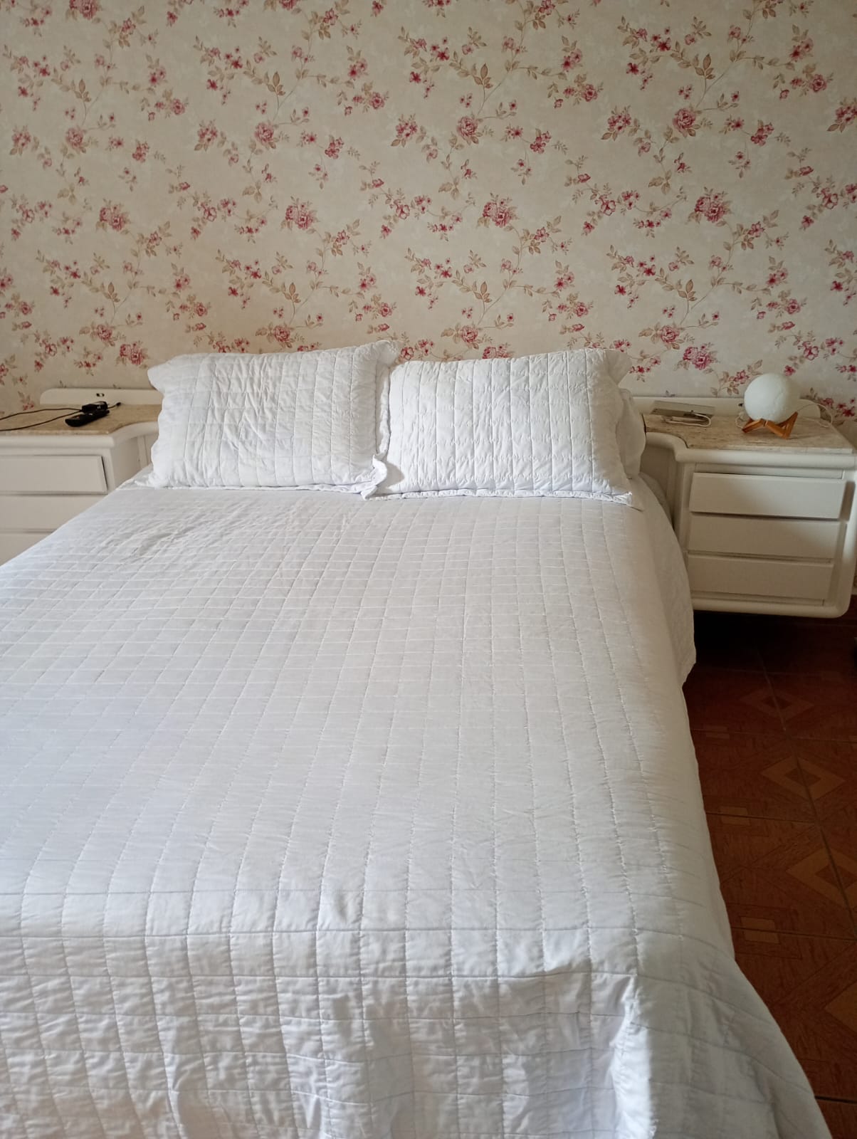 VENHA MORAR NESTA ACONCHEGANTE E ESPAÇOSA CASA PARA VENDA NO SUARÃO A 400 METROS DO MAR EM ITANHAÉM/SP