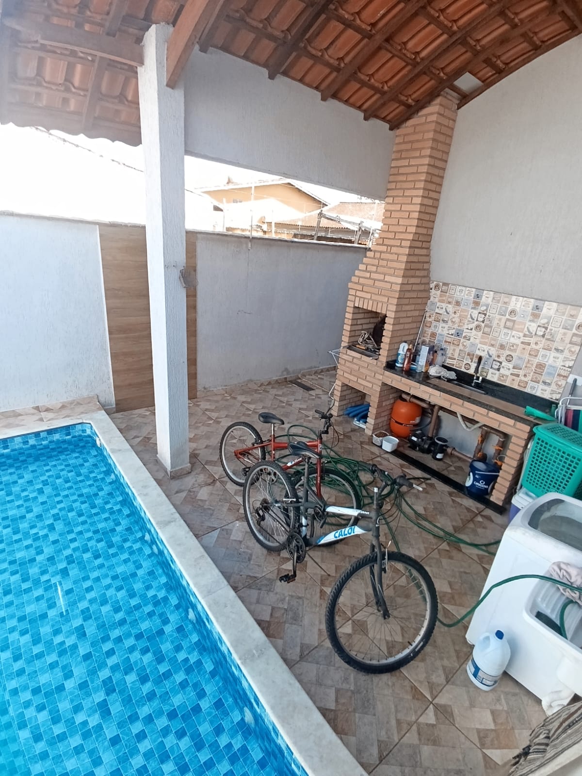 CASA NOVA COM PISCINA PARA VENDA NA PRAIA, NO SUARÃO A 500 METROS DO MAR EM ITANHAÉM/SP