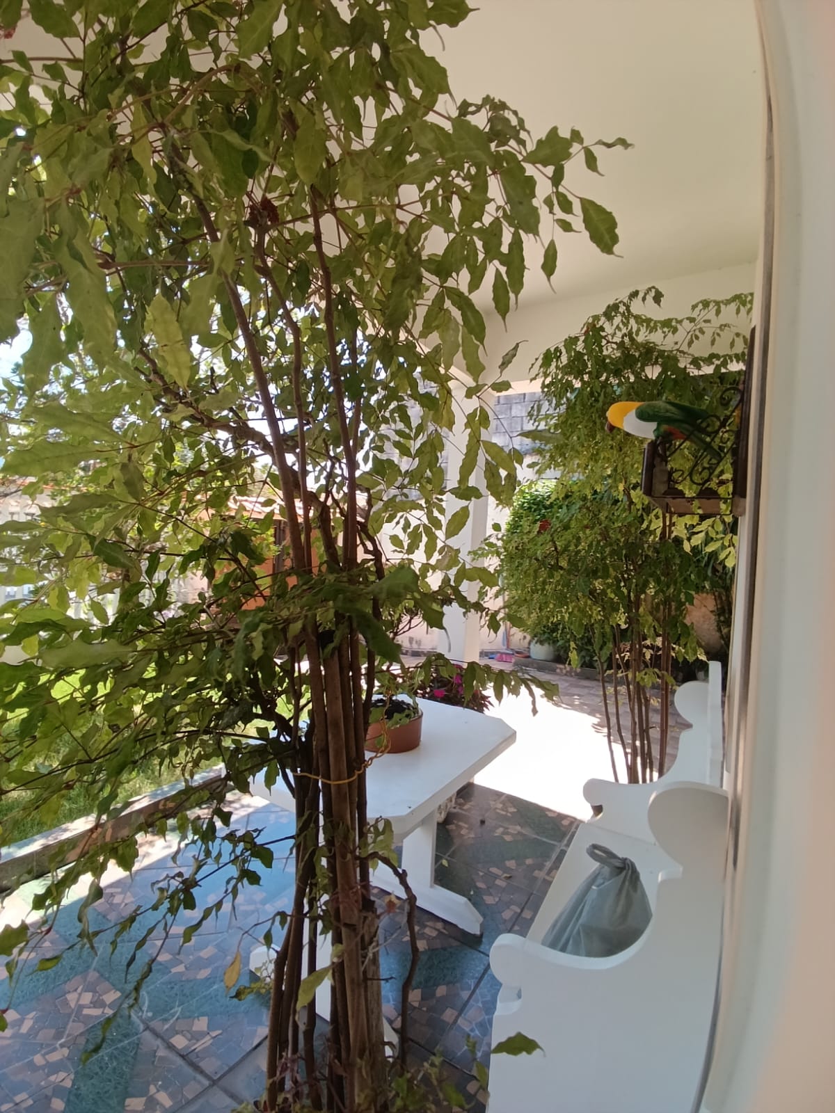 VENHA MORAR NESTA ACONCHEGANTE E ESPAÇOSA CASA PARA VENDA NO SUARÃO A 400 METROS DO MAR EM ITANHAÉM/SP