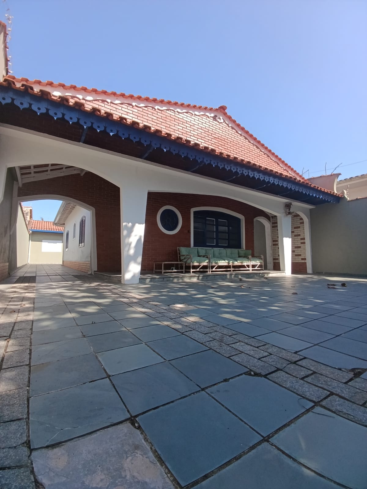 Casa para venda na praia com 03 dormitórios e edícula