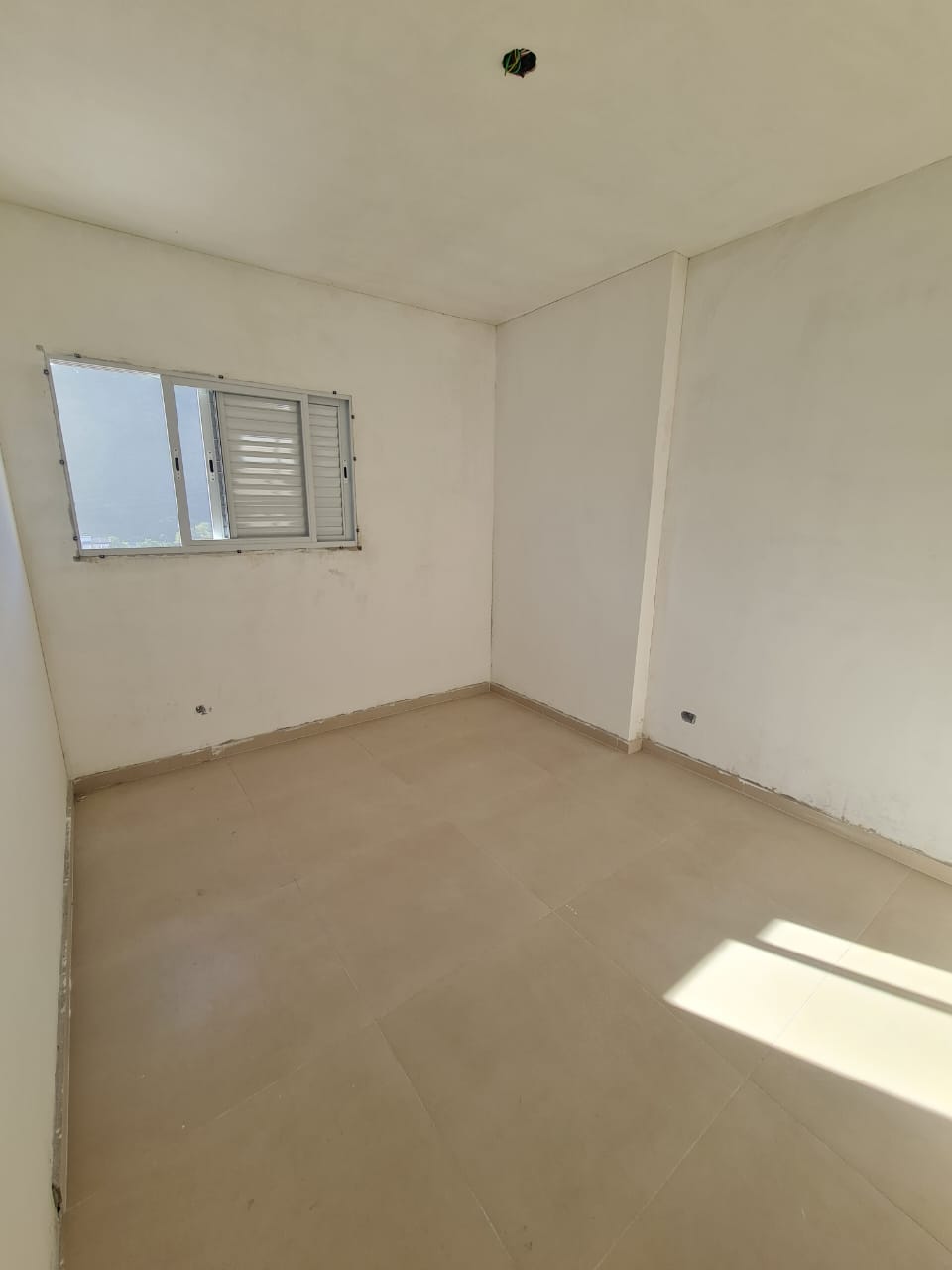 CAS261430 VENHA MORAR EM MONGAGUÁ NESTE BELISSIMO APARTAMENTO COM PISCINA DE BORDA INFINITA