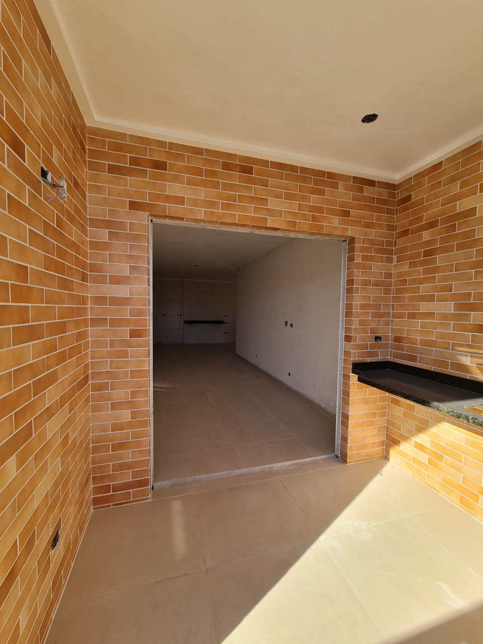 CAS261430 VENHA MORAR EM MONGAGUÁ NESTE BELISSIMO APARTAMENTO COM PISCINA DE BORDA INFINITA