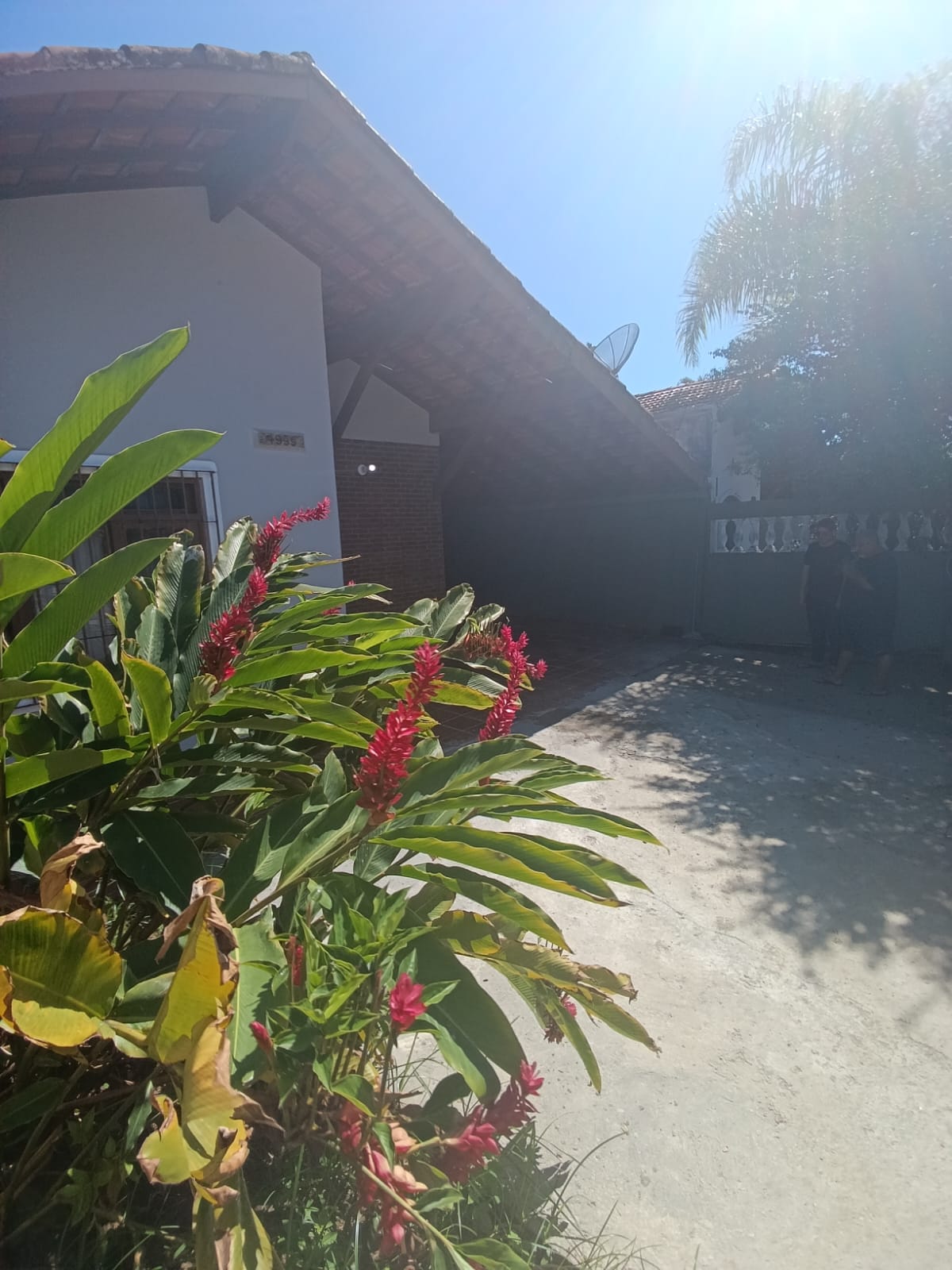 LINDA CASA PARA VENDA NA PRAIA A DUAS QUADRAS DO MAR EM ITANHAEM/SP