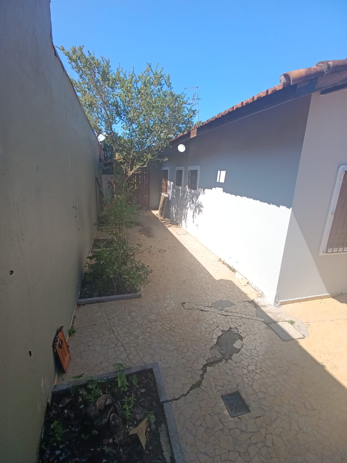LINDA CASA PARA VENDA NA PRAIA A DUAS QUADRAS DO MAR EM ITANHAEM/SP