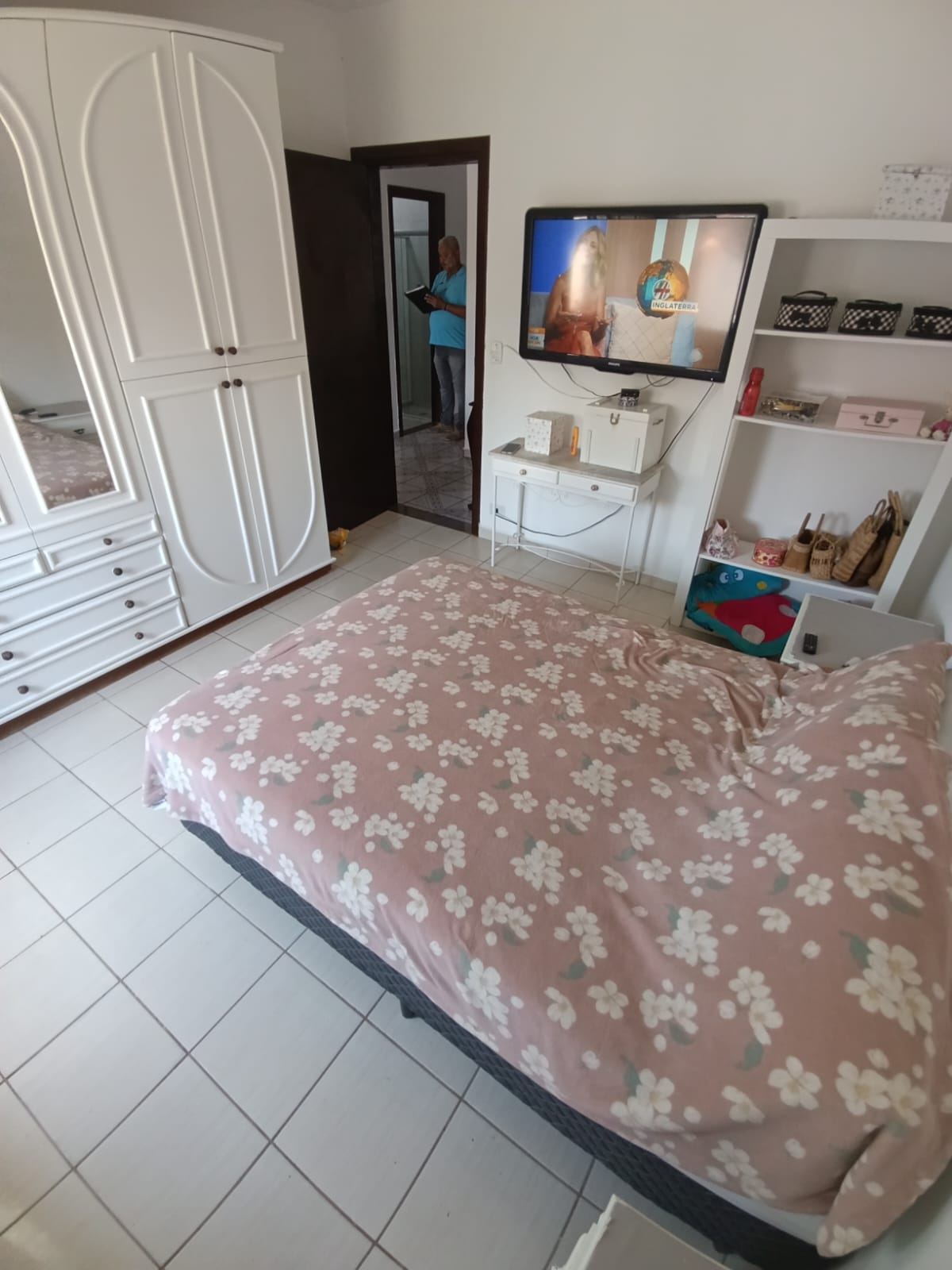 VENHA MORAR NESTA ACONCHEGANTE E ESPAÇOSA CASA PARA VENDA NO SUARÃO A 400 METROS DO MAR EM ITANHAÉM/SP