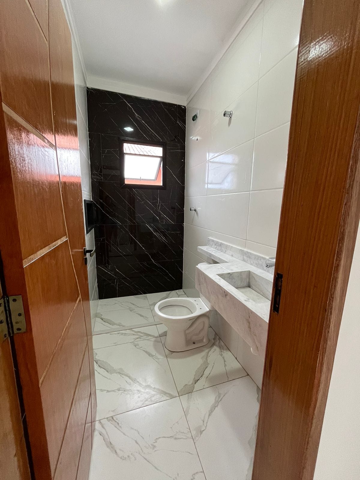 CASA NOVA EM ALTO PADRÃO PARA VENDA NO JD SUARÃO A 150 METROS DO MAR EM ITANHAÉM/SP