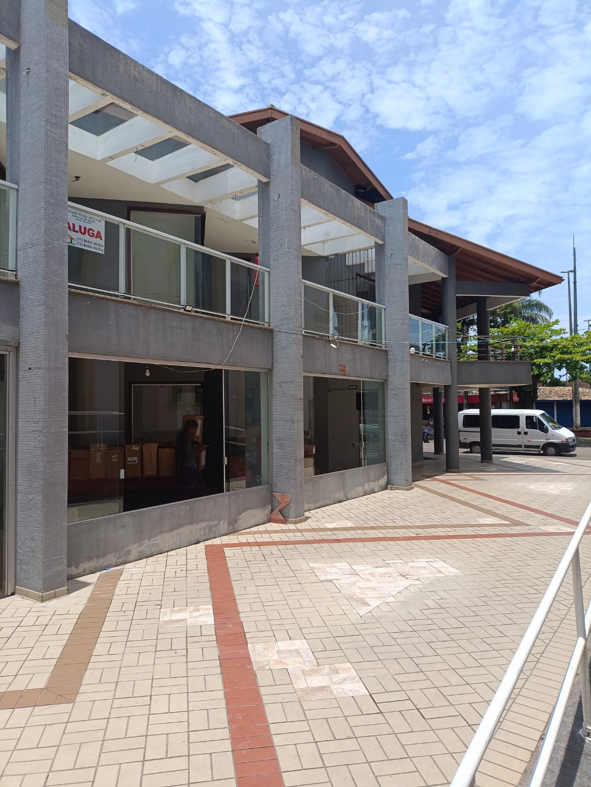 SALAS COMERCIAIS PARA ALUGUEL AO LADO DO POUPATEMPO  EM ITANHÉM SP