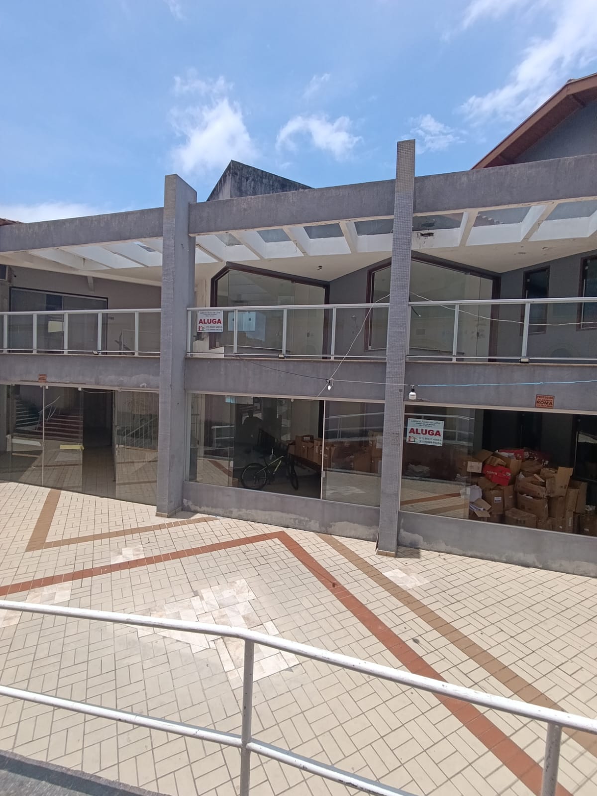 SALAS COMERCIAIS PARA ALUGUEL AO LADO DO POUPATEMPO  EM ITANHÉM SP