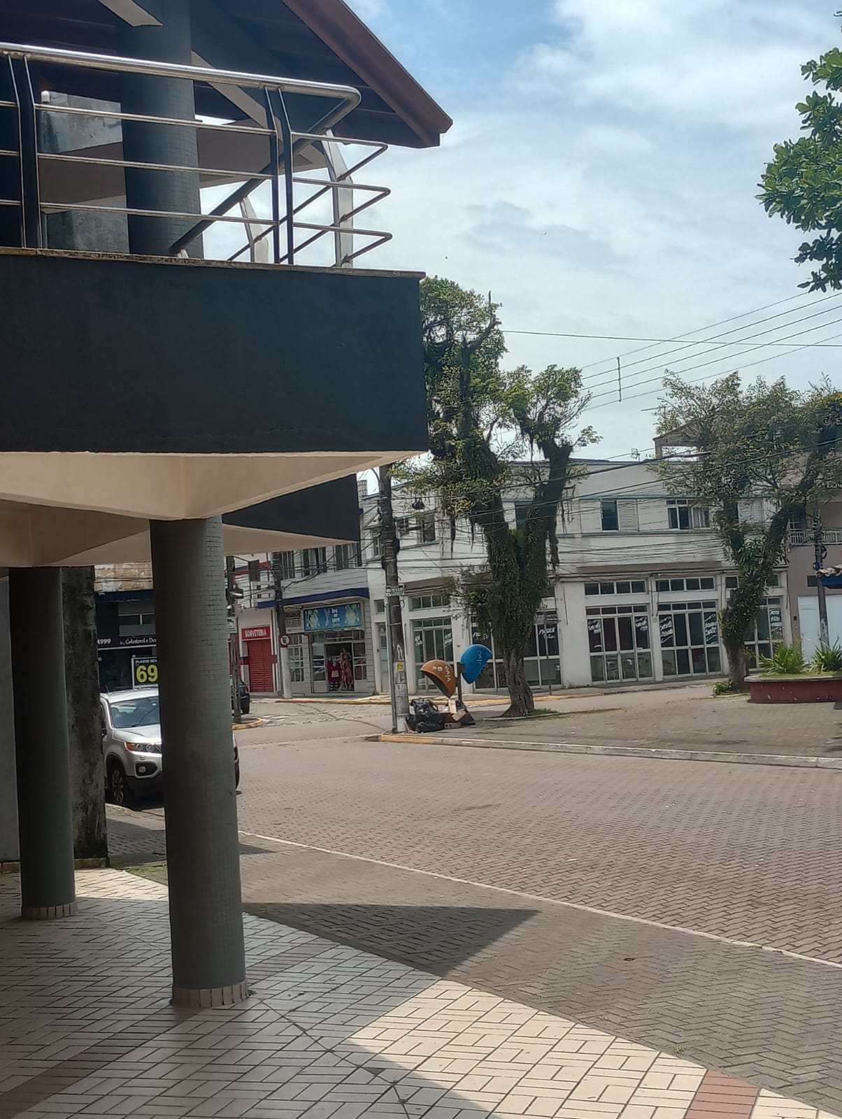 SALAS COMERCIAIS PARA ALUGUEL AO LADO DO POUPATEMPO  EM ITANHÉM SP