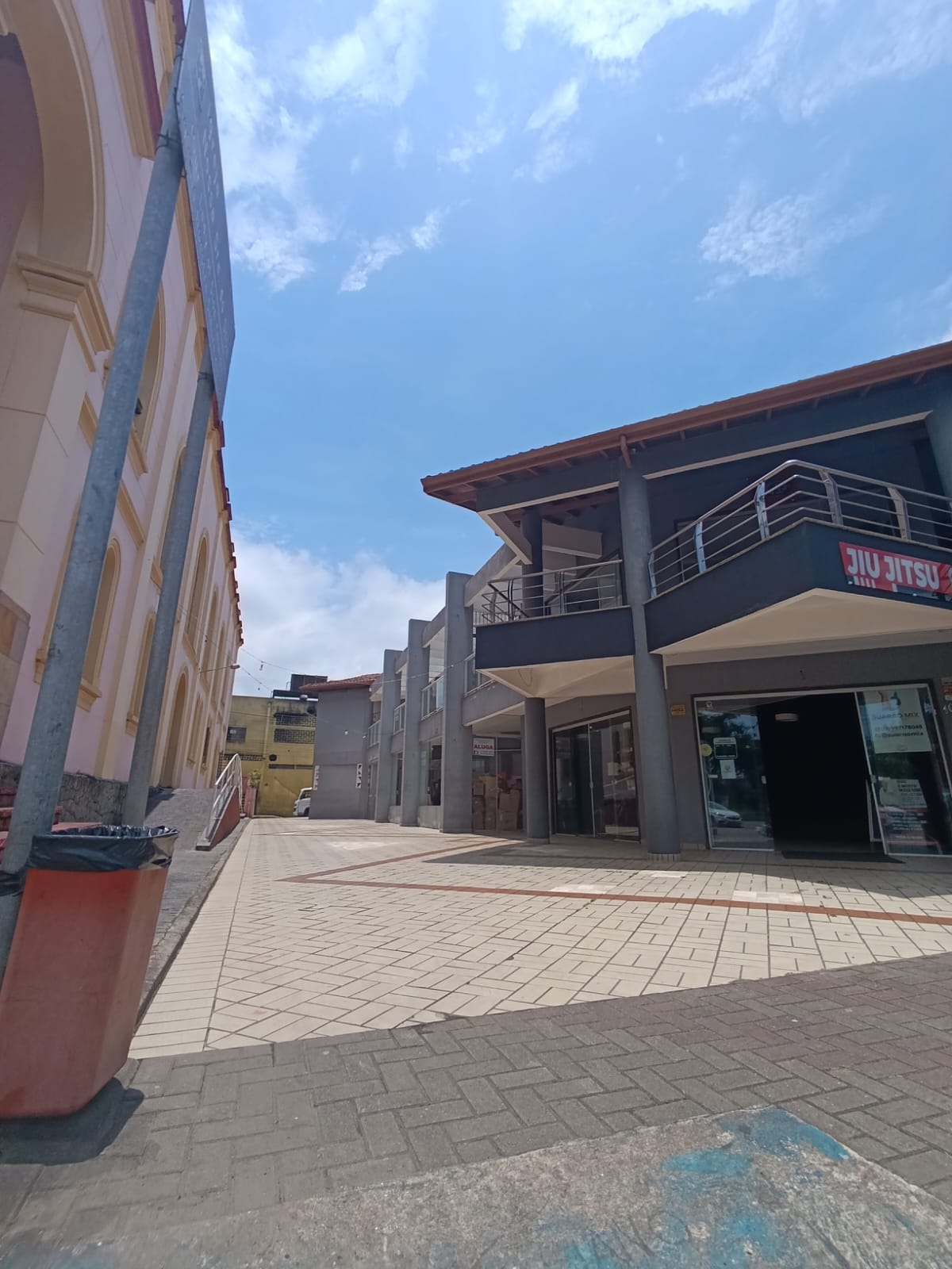 SALAS COMERCIAIS PARA ALUGUEL AO LADO DO POUPATEMPO  EM ITANHÉM SP