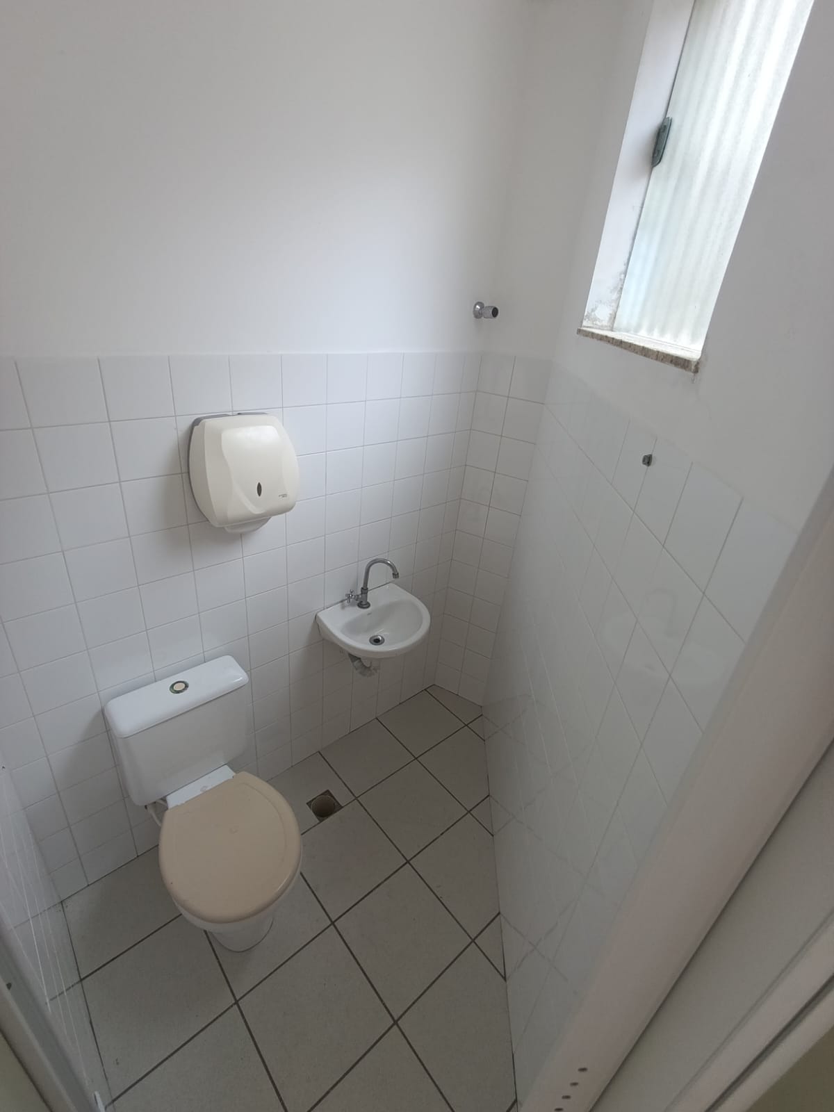 SALAS COMERCIAIS PARA ALUGUEL AO LADO DO POUPATEMPO  EM ITANHÉM SP